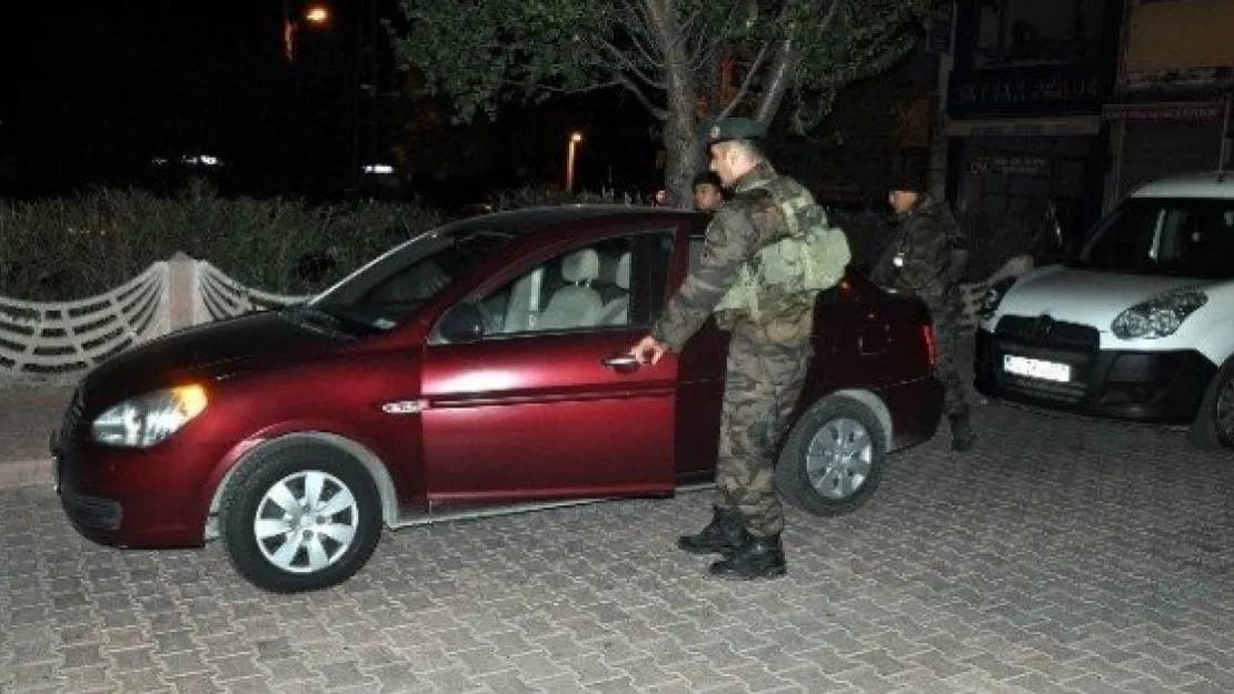 Rastgele Ateş Açan Şahıs Polisi Alarma Geçirdi 