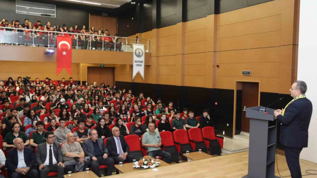 Rektör Prof. Dr. Altun, Kayseri Lisesi'nde öğrenciler ile bir araya geldi