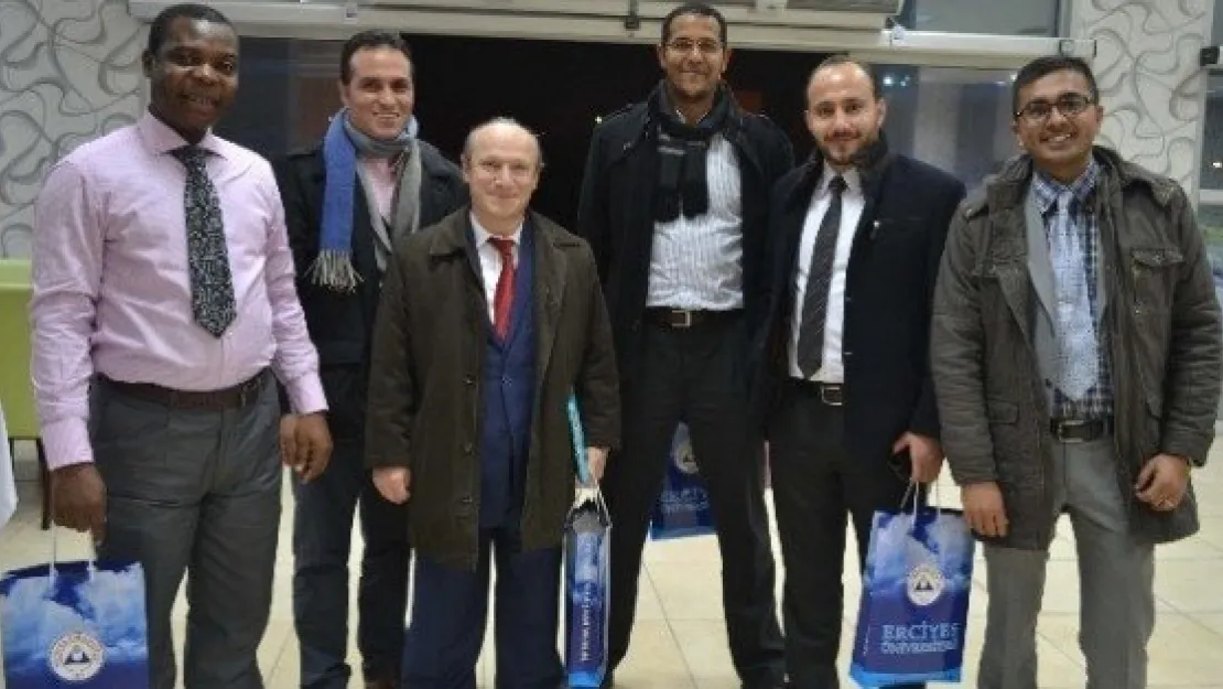 Rektör Keleştemur Yabancı Uyruklu Öğretim Elemanları İle Buluştu 