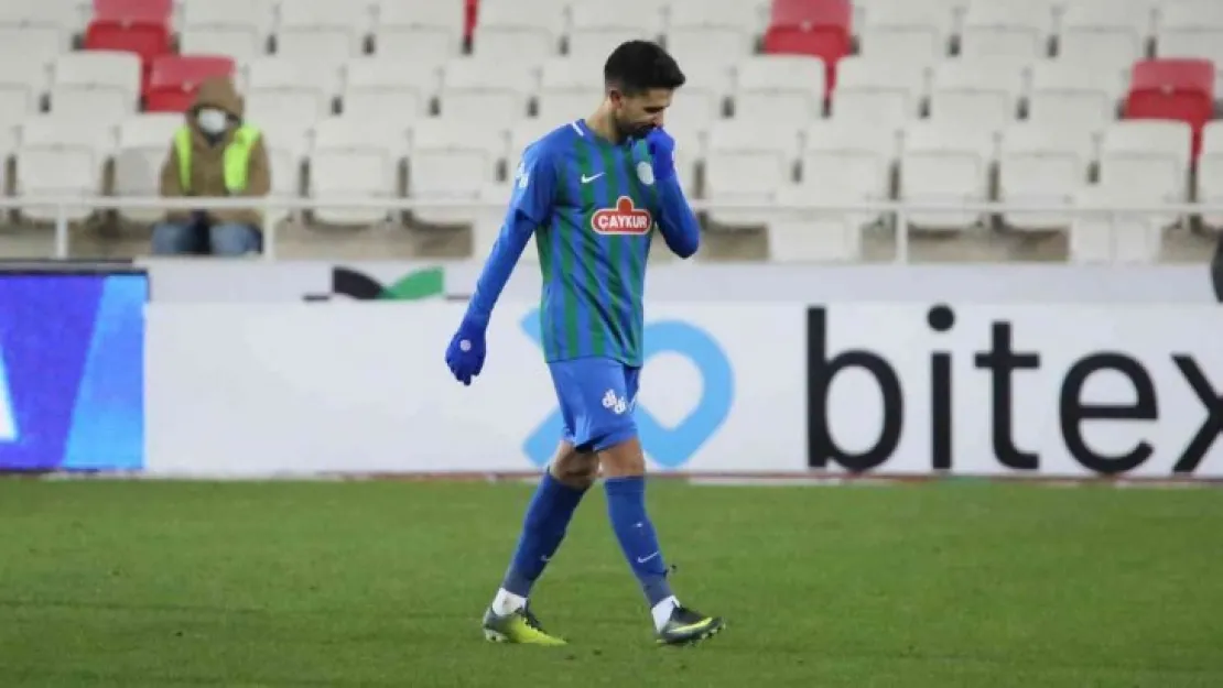 Rizespor'da Alper Potuk kırmızı kart gördü!