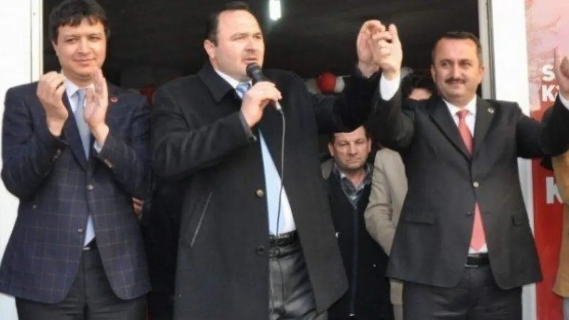 Haşim Özçelik: Yeni Bir Dünya Kuracağız