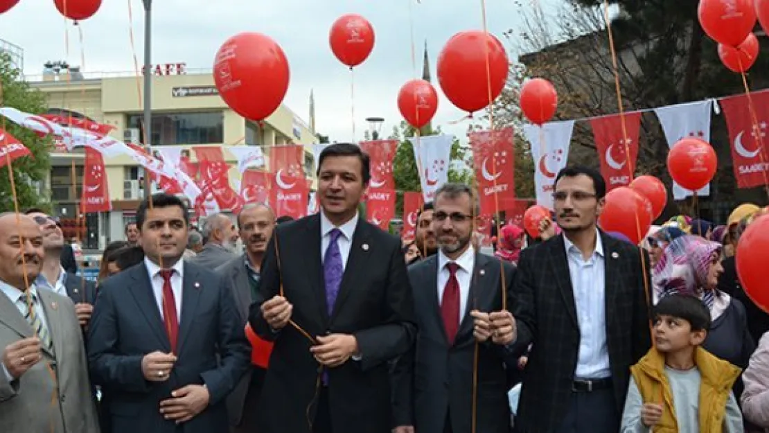 Saadet Partisi'nden balonlu kutlama