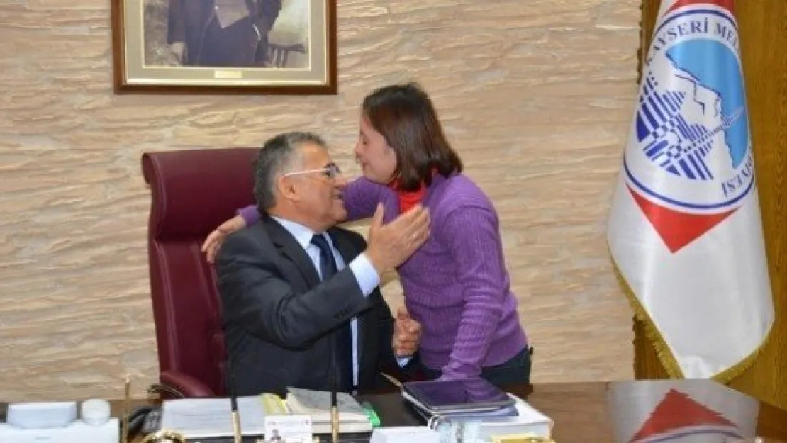 Safa Özel Eğitim İş Uygulama Okul Öğrencileri, Başkan Büyükkılıç'ı Ziyaret Etti 
