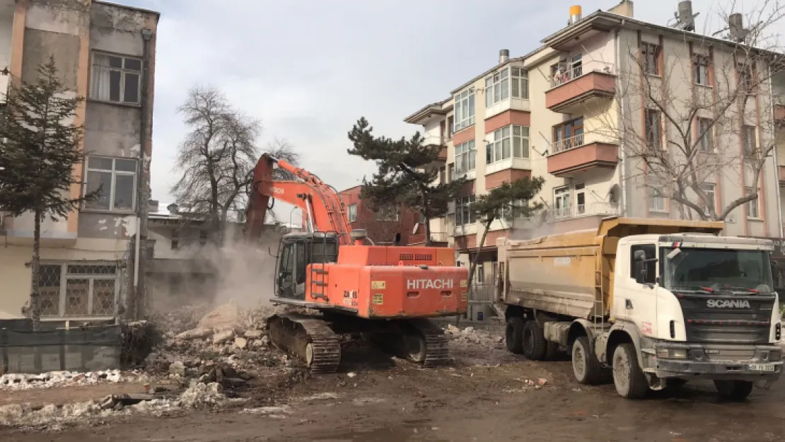 Sahabiye Kentsel Dönüşüm Projesinde yıkım işlemleri sürüyor.