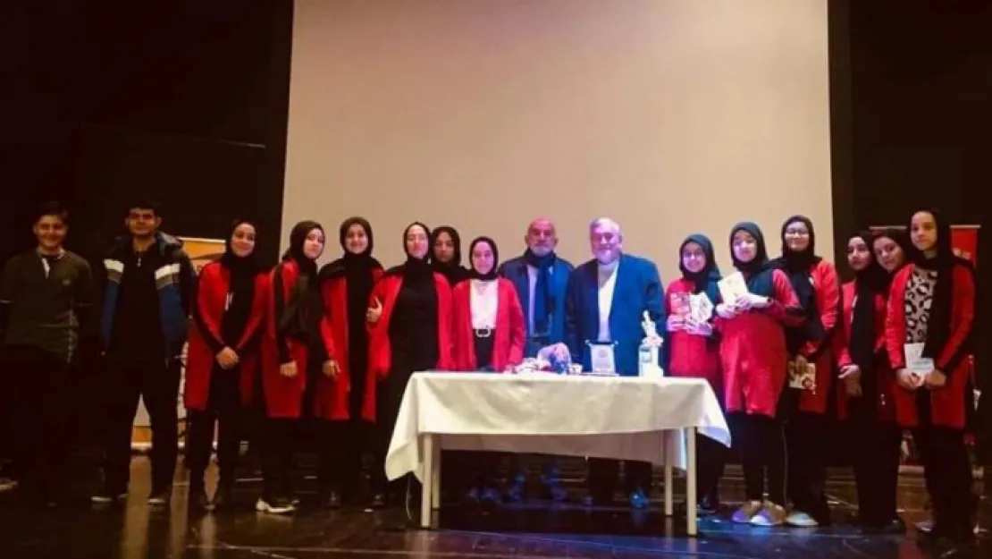 Şair Yazar Ali Özkanlı, Cennet Yiğit İmam Hatip öğrencileriyle buluştu