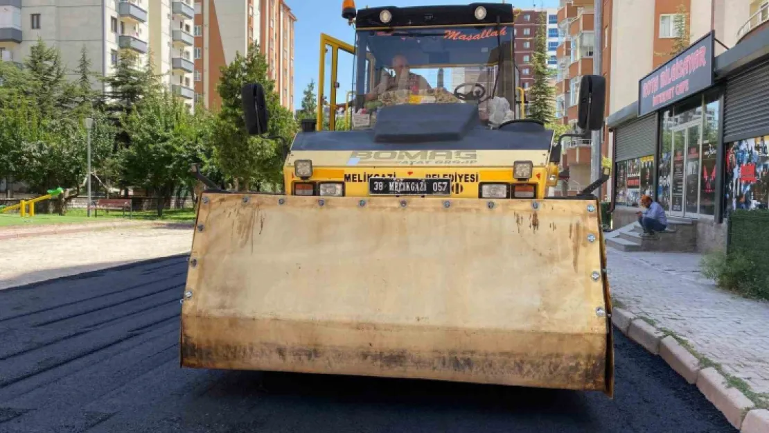 Sakarya Mahallesi'nde 5 sokakta asfalt yenileniyor