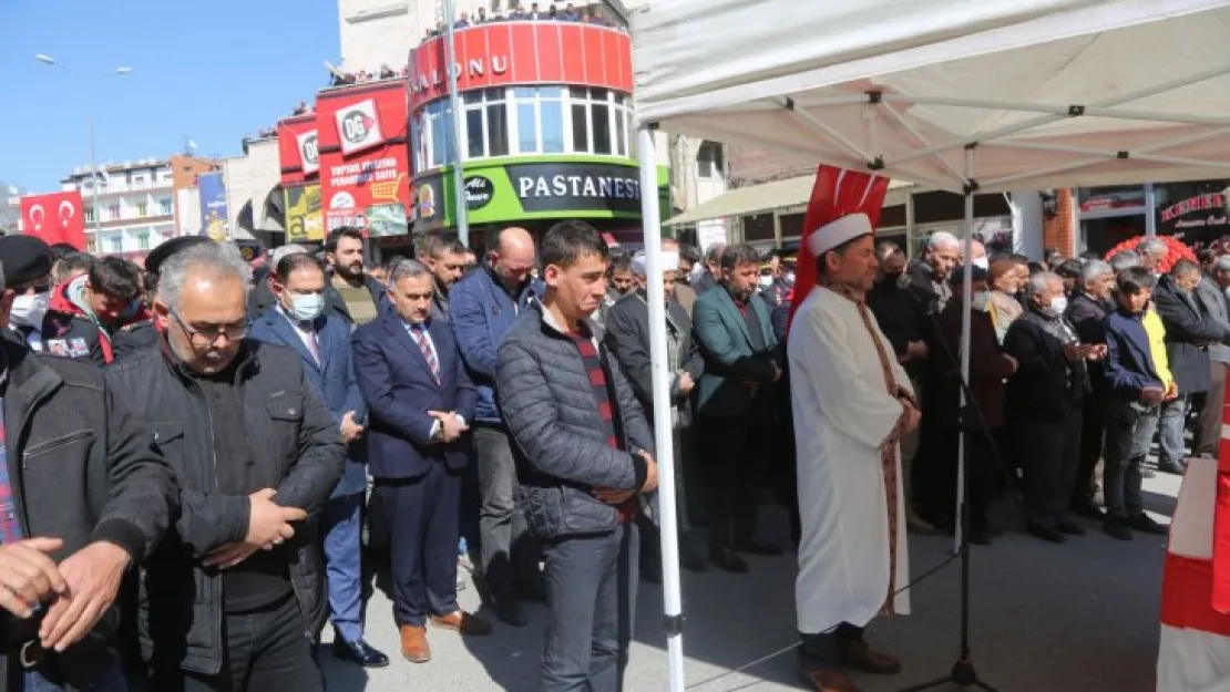 Şehit Astsubay Mehmet Emre Koçer son yolculuğuna uğurlandı