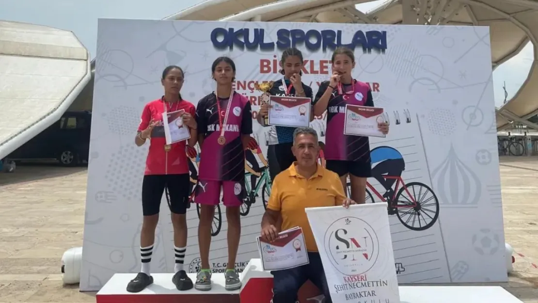 Şehit Necmettin Bayraktar Ortaokulu Türkiye 3'üncüsü oldu