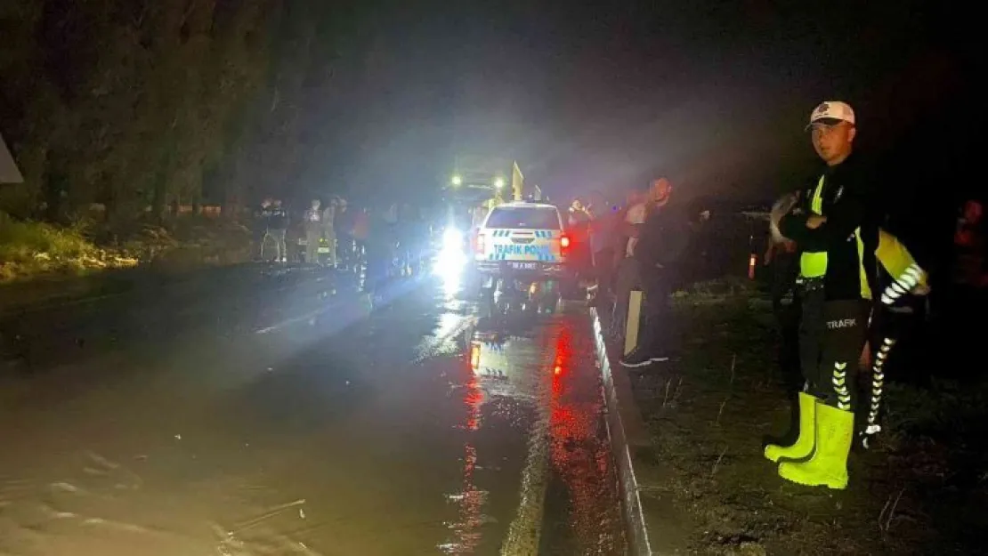 Sel nedeniyle kapanan Nevşehir-Aksaray karayolu trafiğe yeniden açıldı