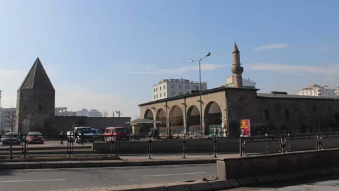 Selçuklu Han'ından Camiye dönüştürlen tarihi yapı: Han Camii