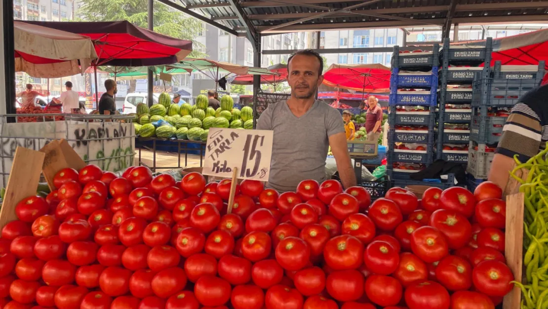 Semt Pazarında domates 15 liraya düştü