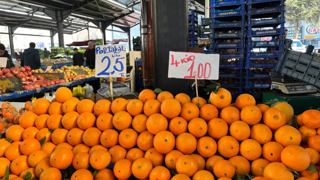 Semt pazarlarında kış meyveleri ucuzluyor