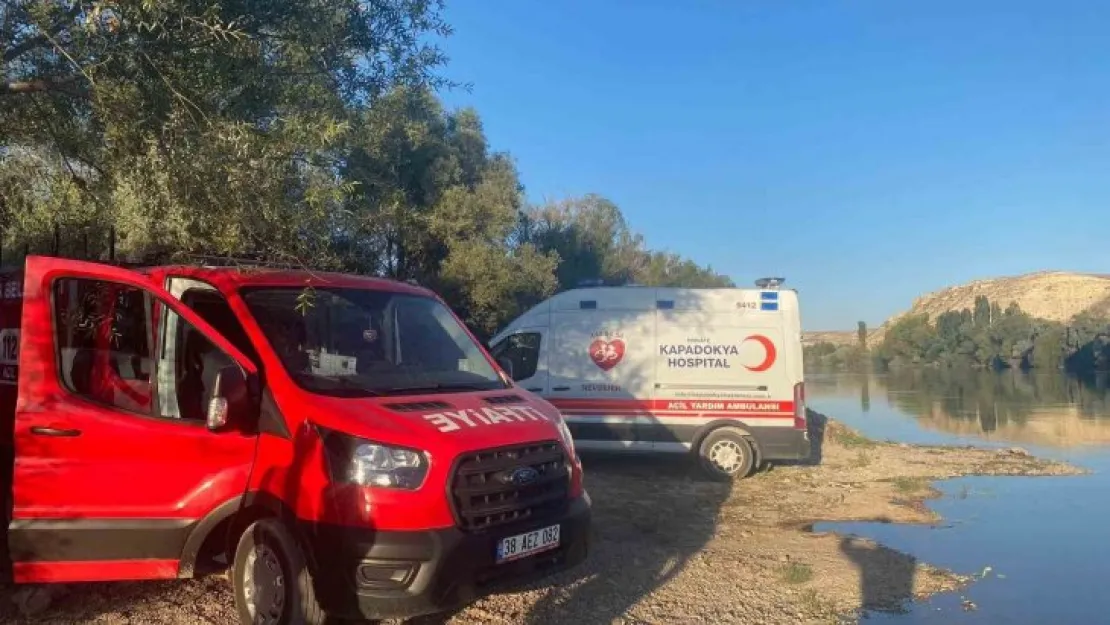 Serinlemek için girdiği Kızılırmak'ta kayboldu