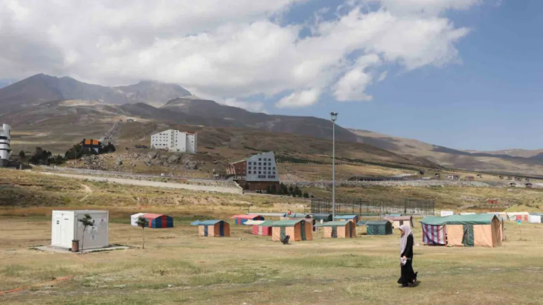 Sıcaktan bunalan Kayserililer Erciyes'te serinliyor