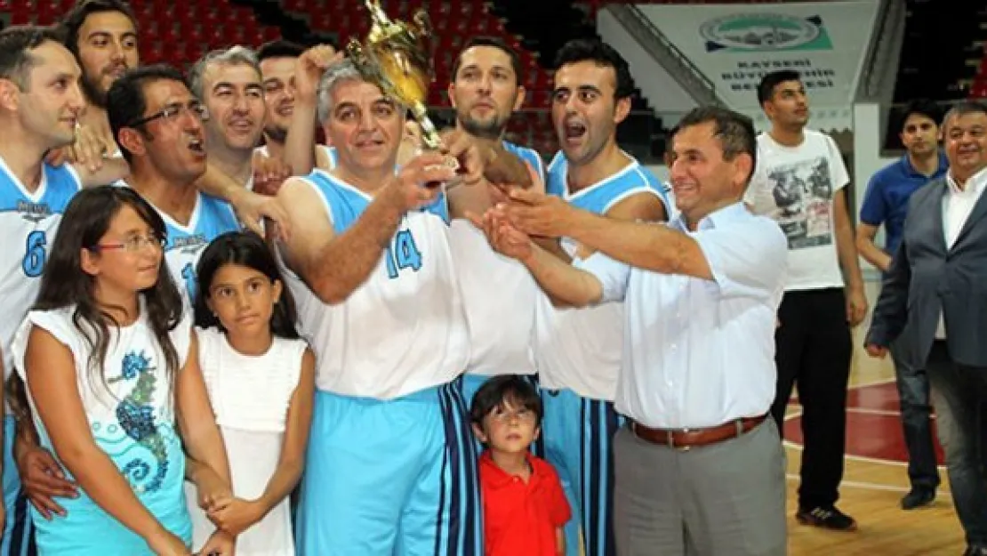 Şirketler Basketbol Ligi şampiyonu Hürriyet Endüstri Meslek Lisesi oldu