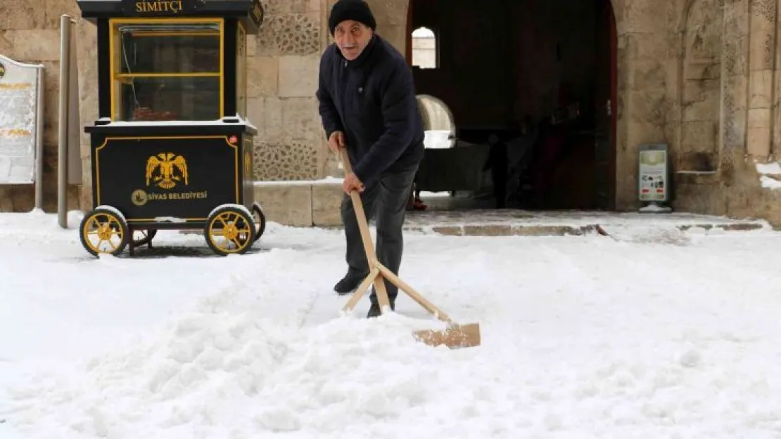 Sivas kar altında kaldı