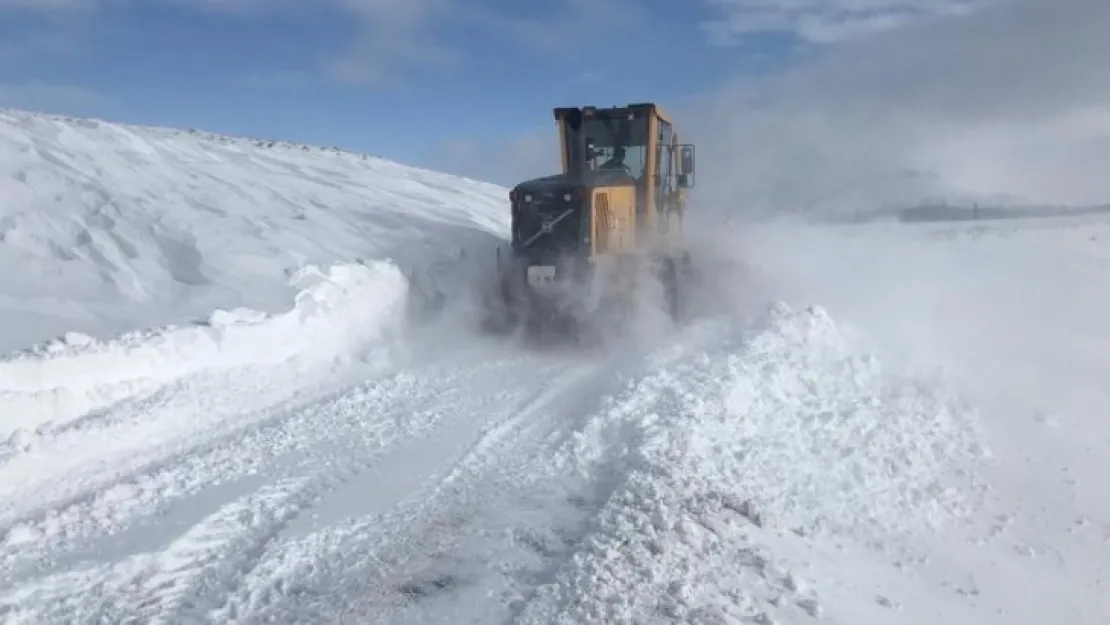 Sivas'ta 52 yerleşim yeri yolu ulaşıma kapandı