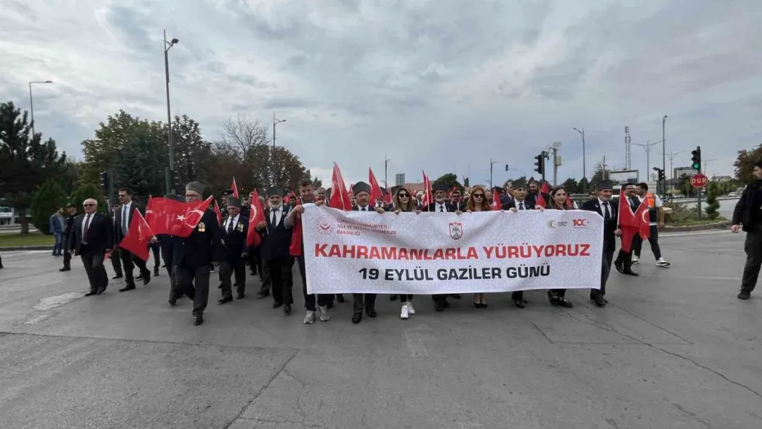 Sivas'ta gazilerin gururlu yürüyüşü