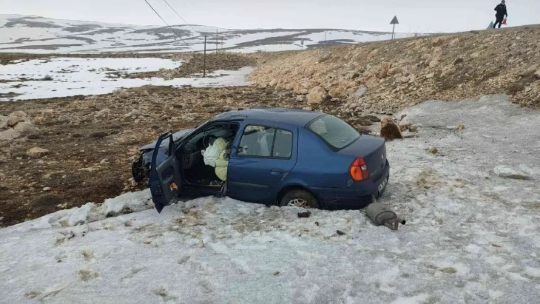 Sivas'ta trafik kazası 3 yaralı