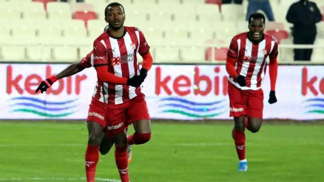 Sivasspor'da Kayode, gol sayısını 3'e yükseltti