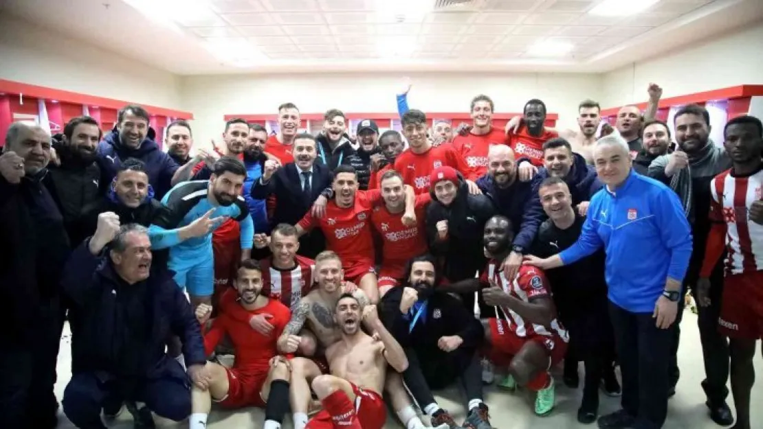 Sivasspor'dan soyunma odasında galibiyet pozu!