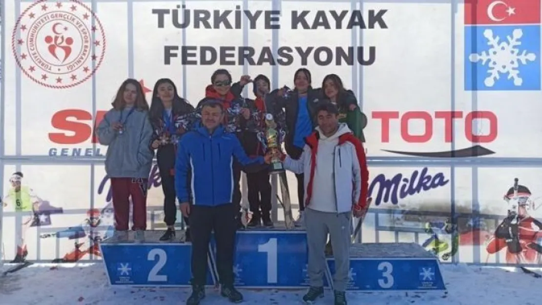 Snowboard Türkiye Şampiyonasına Kayseri rüzgarı