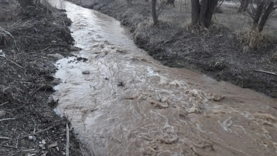 Soğanlı Mahallesi'nde sağanak yağış sonrası sel oldu