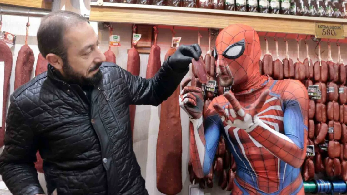 Spider-Man Kayseri pastırmasını ilk kez yedi, tadına bayıldı