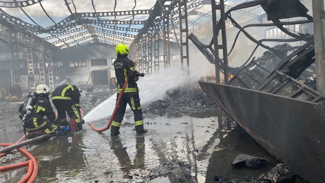 Sünger fabrikasında çıkan yangın söndürüldü