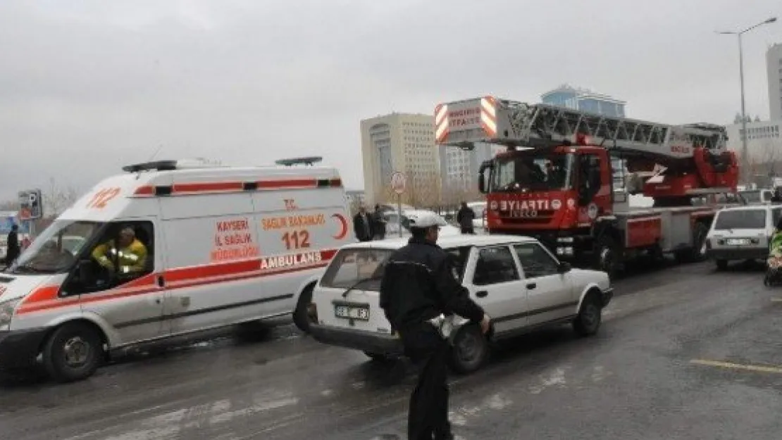 Suriyeliler'in Yaşadığı Binada Yangın Çıktı 