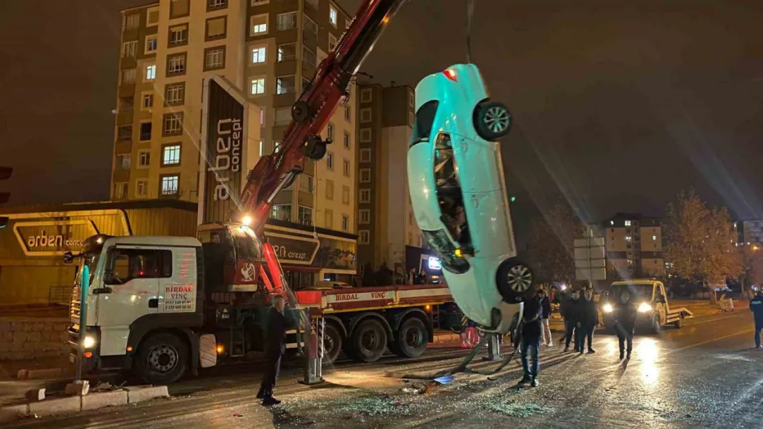 Takla atan otomobilini vinçle kaldırttı: İlginç sebebi