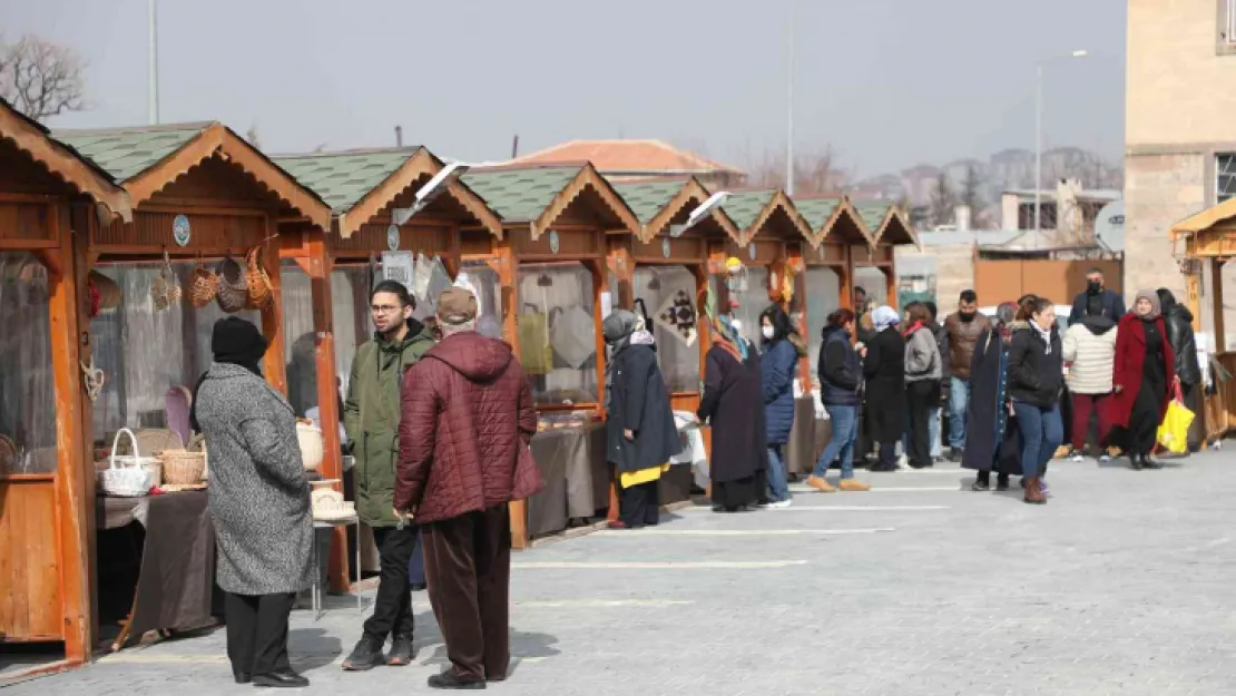 Talas, 'maharetli ellerle' kışa merhaba diyor