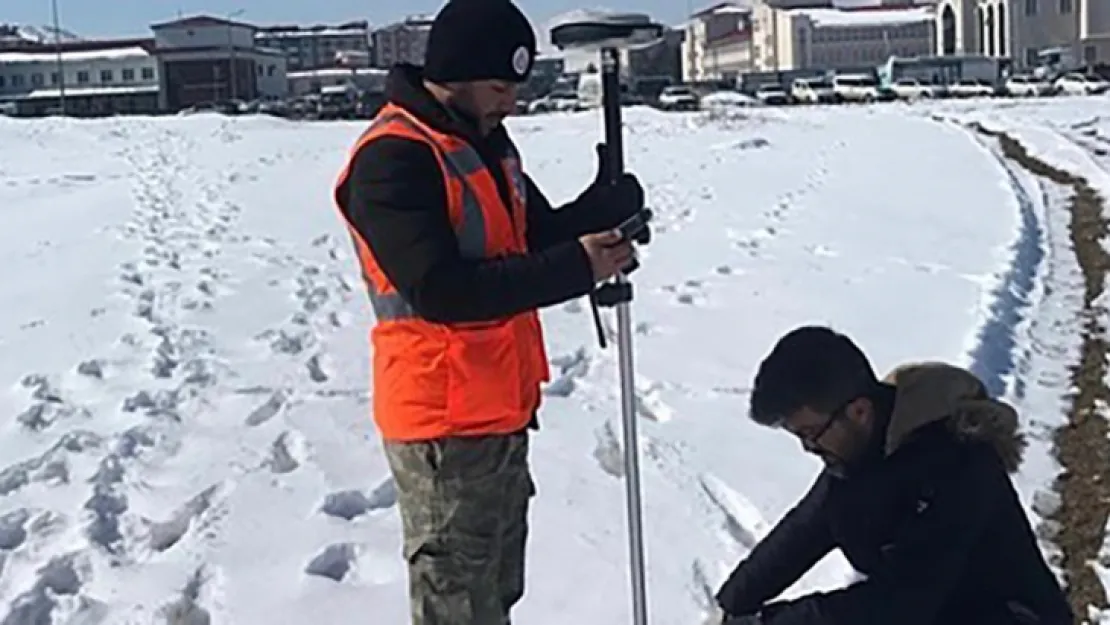 Talas, Deprem Bölgesinde Çok Yönlü Çalışıyor