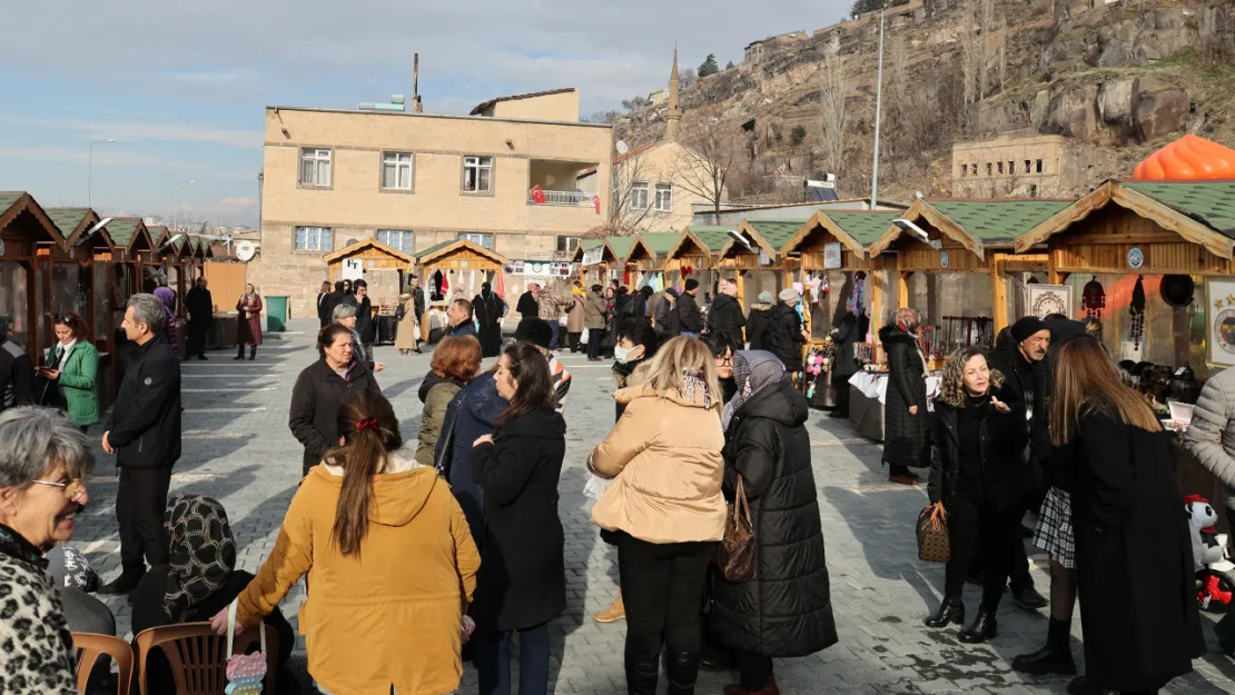 Talas'ta 'Maharetli Eller'e Kar Engeli