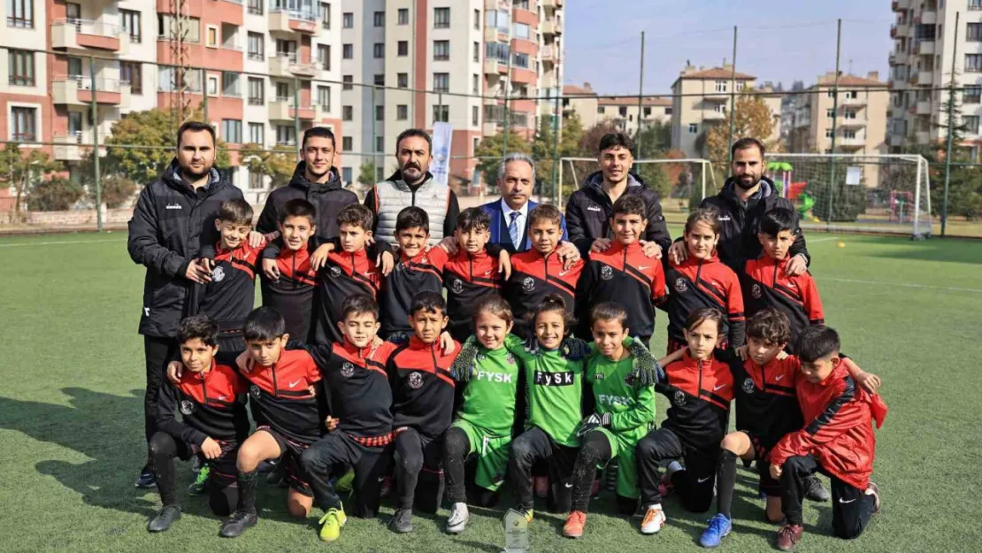 Talas'ta Öğretmenler Günü Futbol Turnuvası