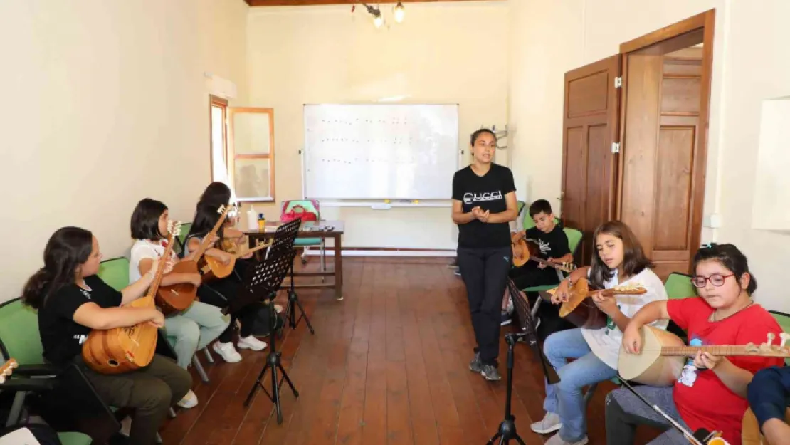 Talas'tan çocuklara özel bağlama kursu