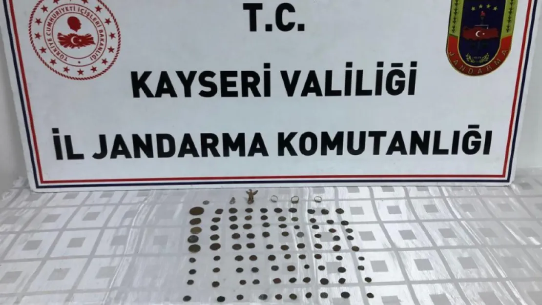 Tarihi eserleri satamadan yakalandı