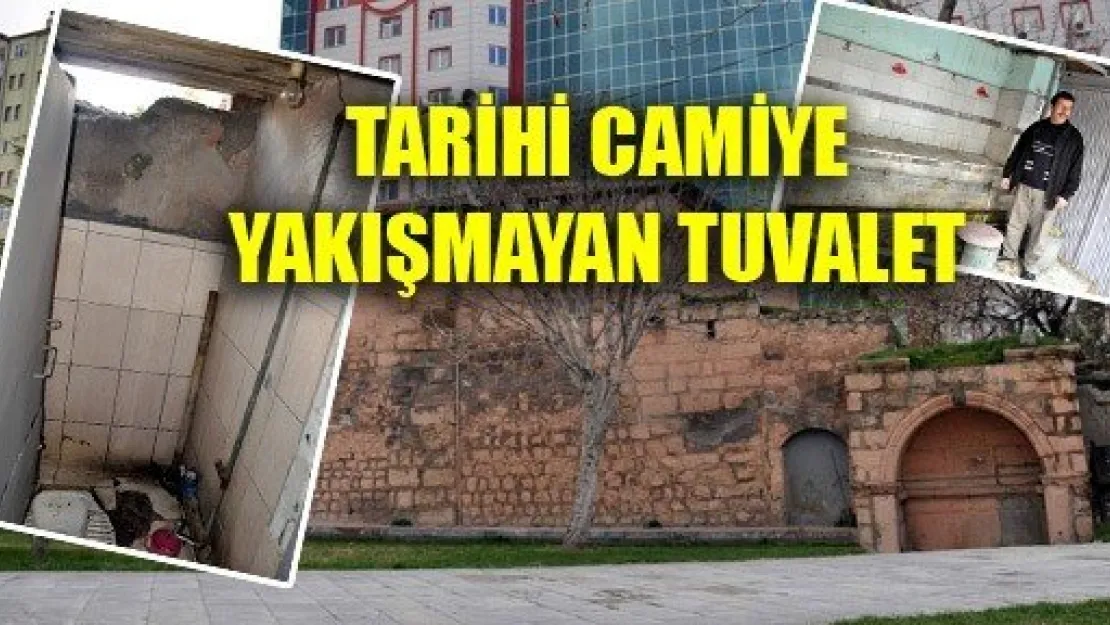 Tarihi Camiye Yakışmayan Tuvalet