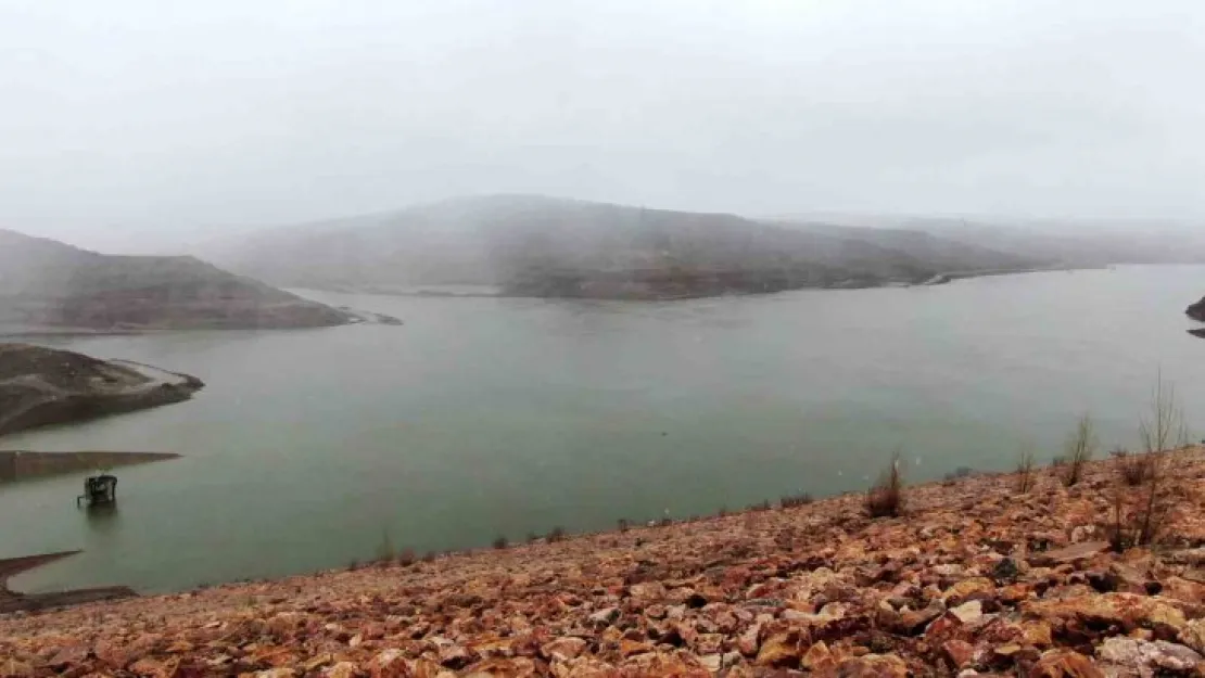 Tehlike çanları çalan baraj yeniden su tutmaya başladı