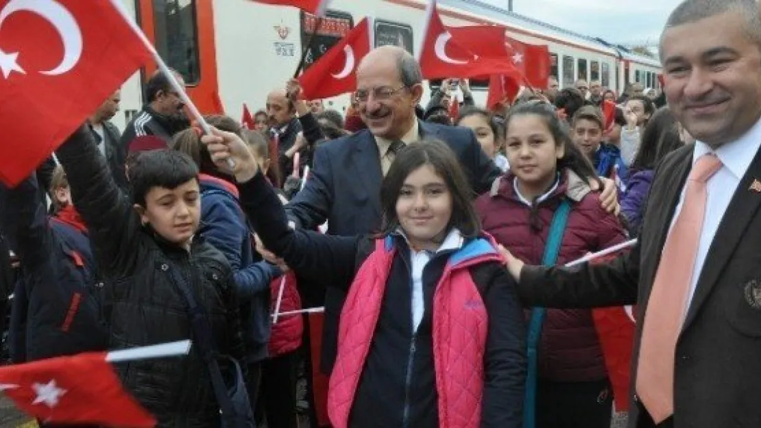 Tekden'in 7. Cumhuriyet Treni Sivas'a Doğru Yola Çıktı 