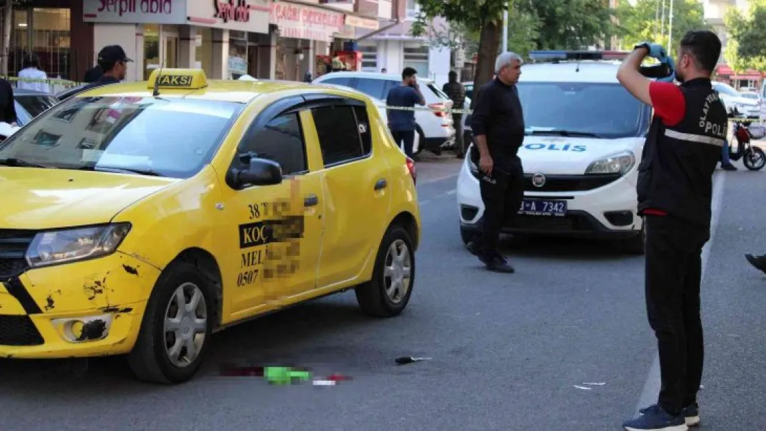 Ticari taksi sahibinin oğlu, önünü kestiği şoförü başından vurarak öldürdü