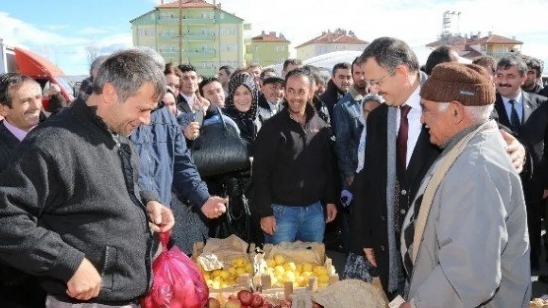 Tomarza Halkı Başkan Özhaseki'den Beklentisini Sloganlaştırdı 