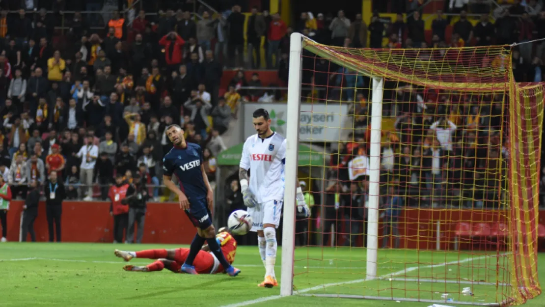 Trabzonspor kalecisi Çakır, Kayserispor taraftarını eleştirdi