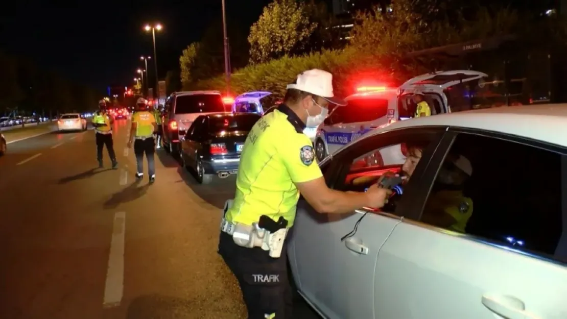 Trafik polislerinden mesai çıkışı araç denetim