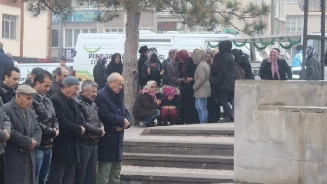 Trafik Kazasında Ölen Danışma Görevlisi Toprağa Verildi 