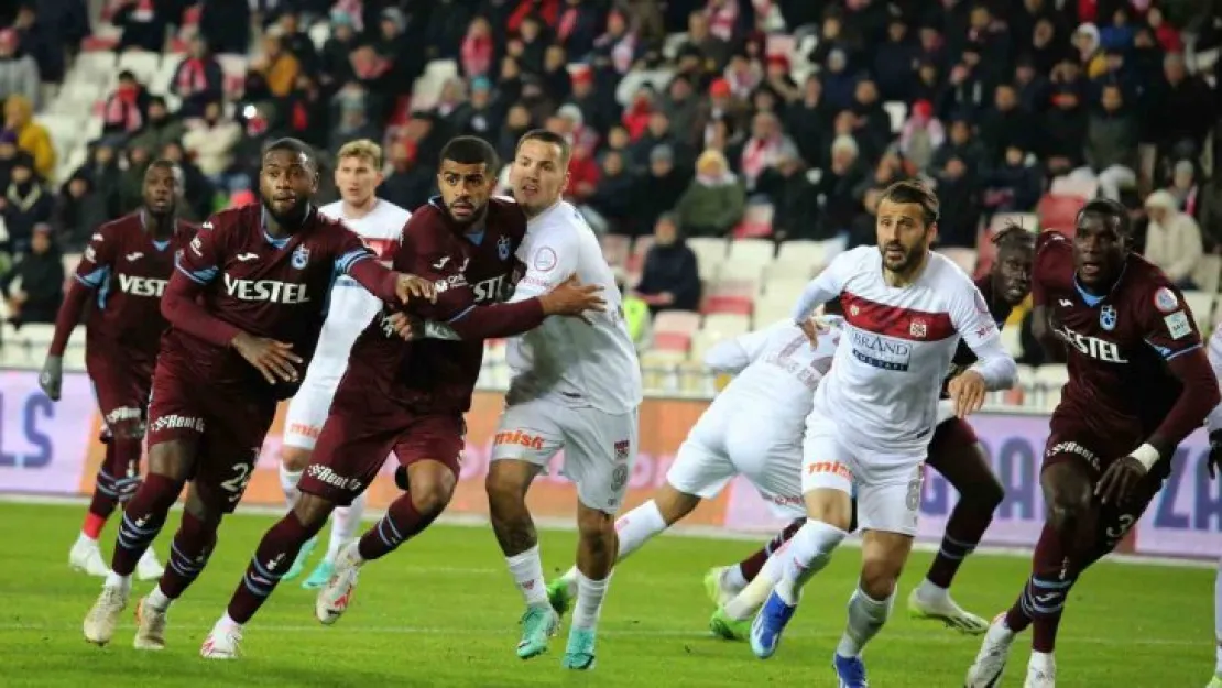 Trendyol Süper Lig: E.Y. Sivasspor: 2 Trabzonspor: 2 (İlk yarı)