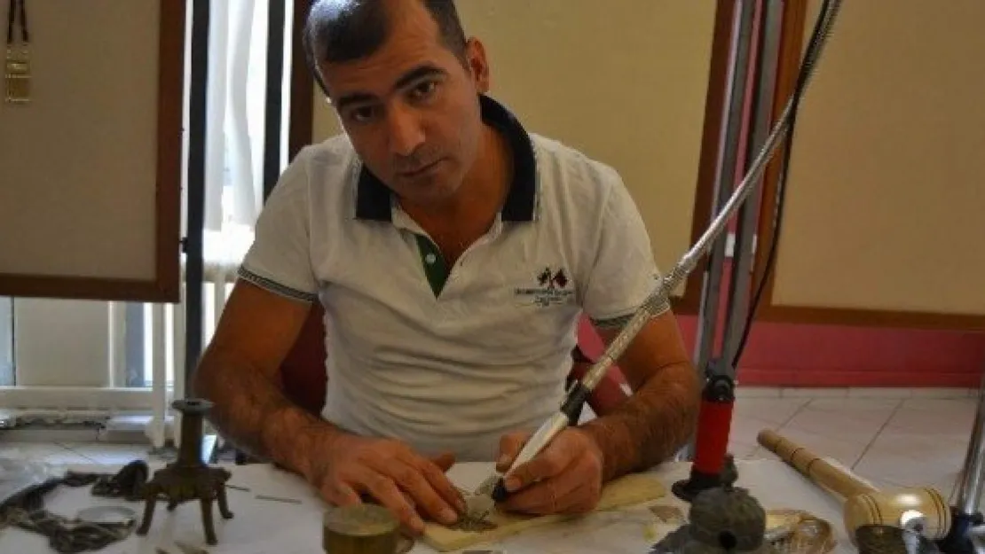 Tükenmeye Yüz Tutmuş Meslekleri Yaşatmaya Çalışıyorlar 