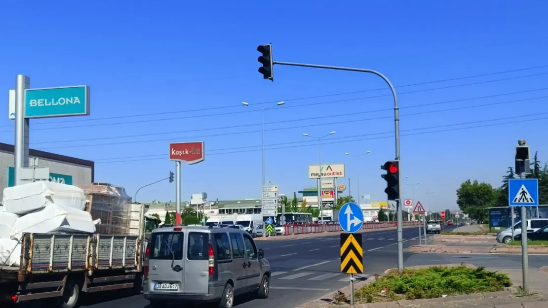 Tüketiciler Birliği Genel Başkanı Şahin, sürücülere kurulan 'tuzak ışıklara' el attı