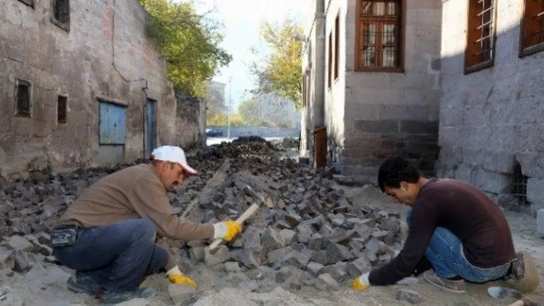 Turizm Sokağında Sona Doğru 