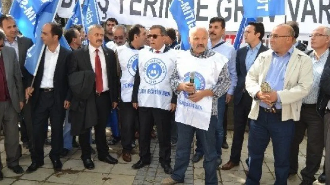 Türk Eğitim-sen'den 1 Günlük İş Bırakma Eylemi Yaptı 